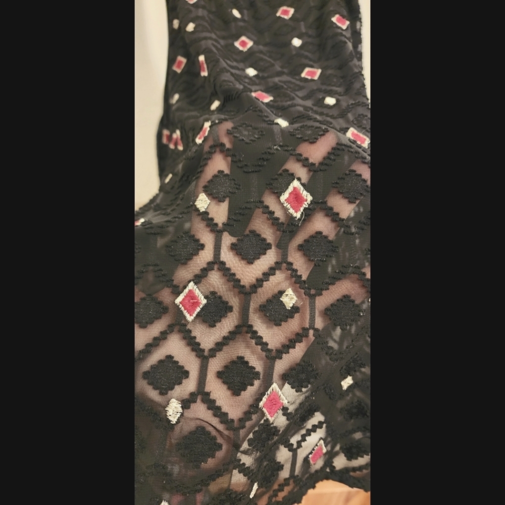 Geometric Black Tank - Picture 4 of 7